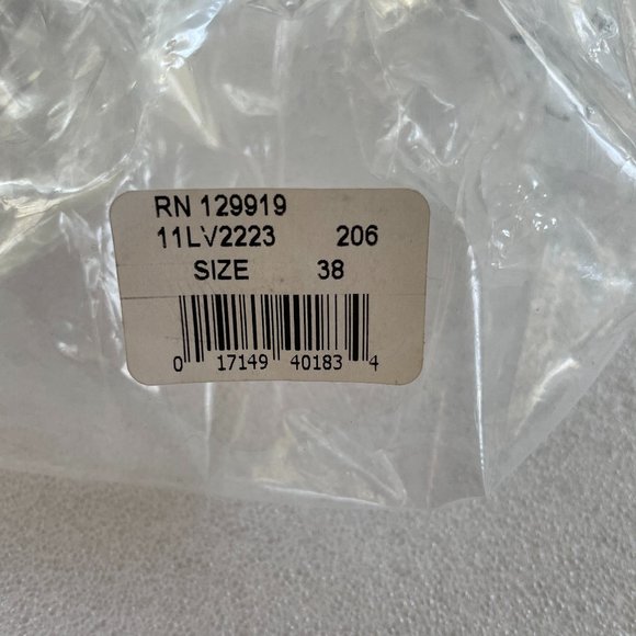 Levi's Gunmetal Buckle Leather Belt - Picture 5 of 6